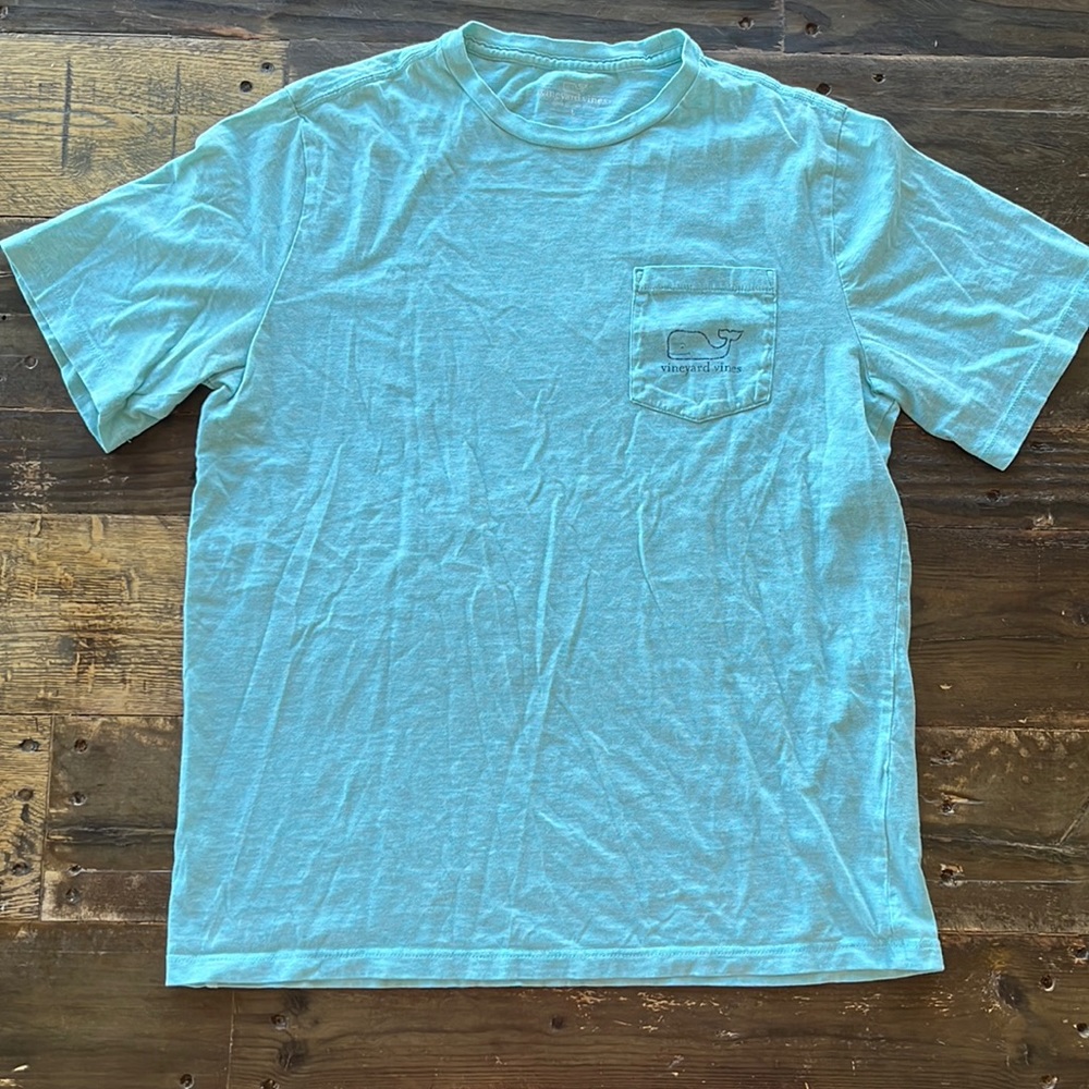 Vineyard Vines Classic Whale Tee in Boys Large.